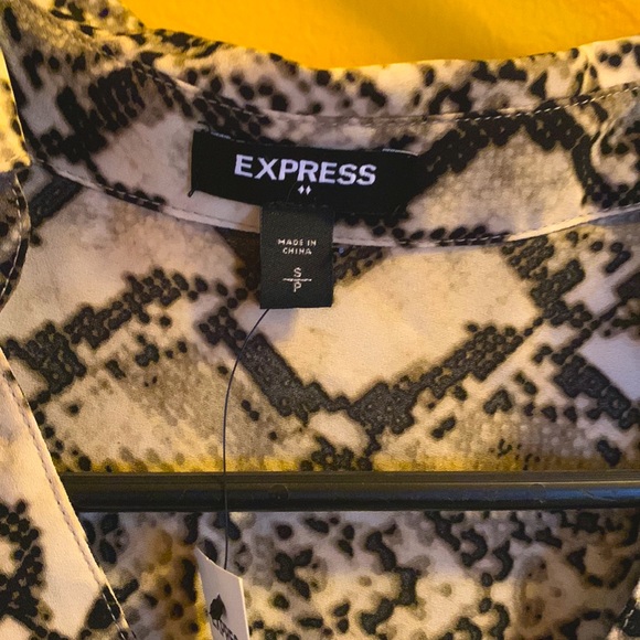 Snakeskin print blouse Express size small - Picture 2 of 4